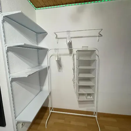 Barbarosa 6 Koenigstaedten Opel-airport-messe Naehe شقة